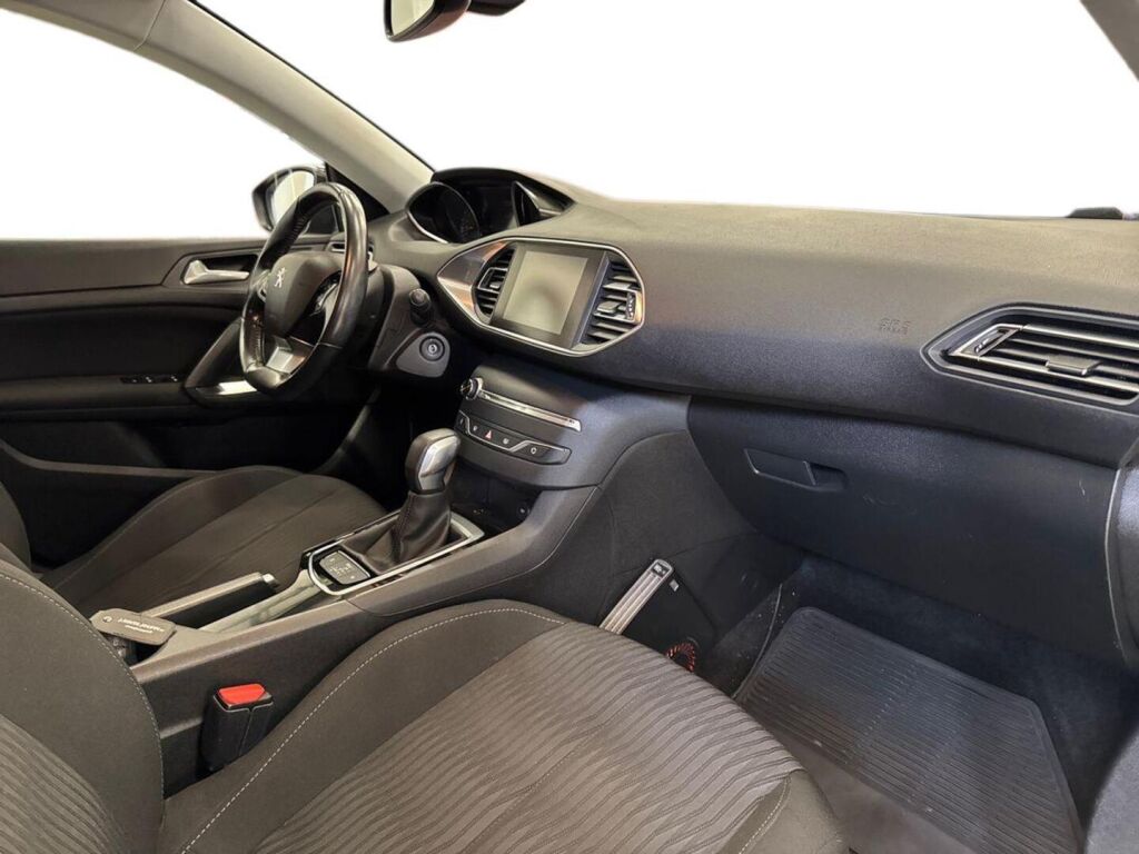 Peugeot 308 2017 Musta
