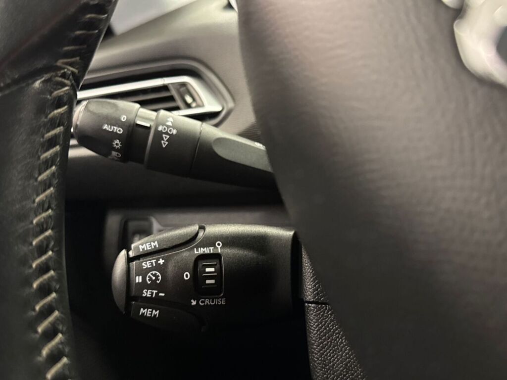 Peugeot 308 2017 Musta