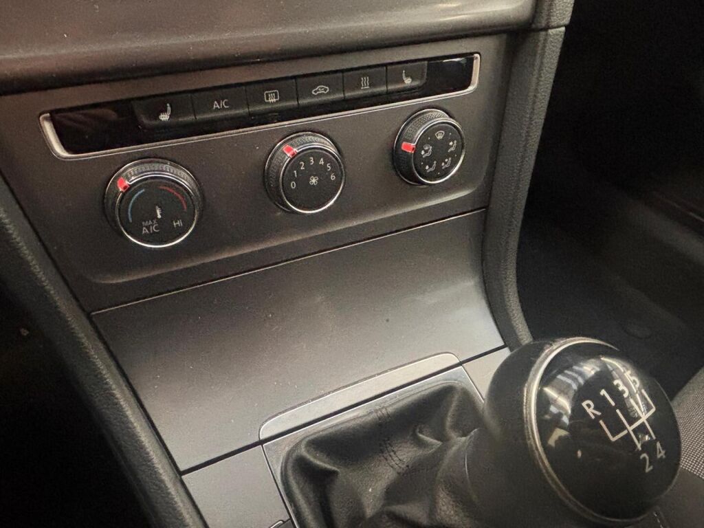 Volkswagen Golf 2017 Valkoinen