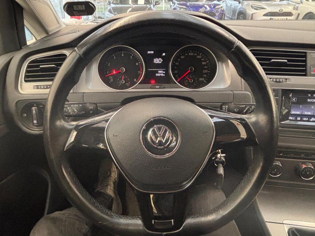 Volkswagen Golf 2017 Valkoinen