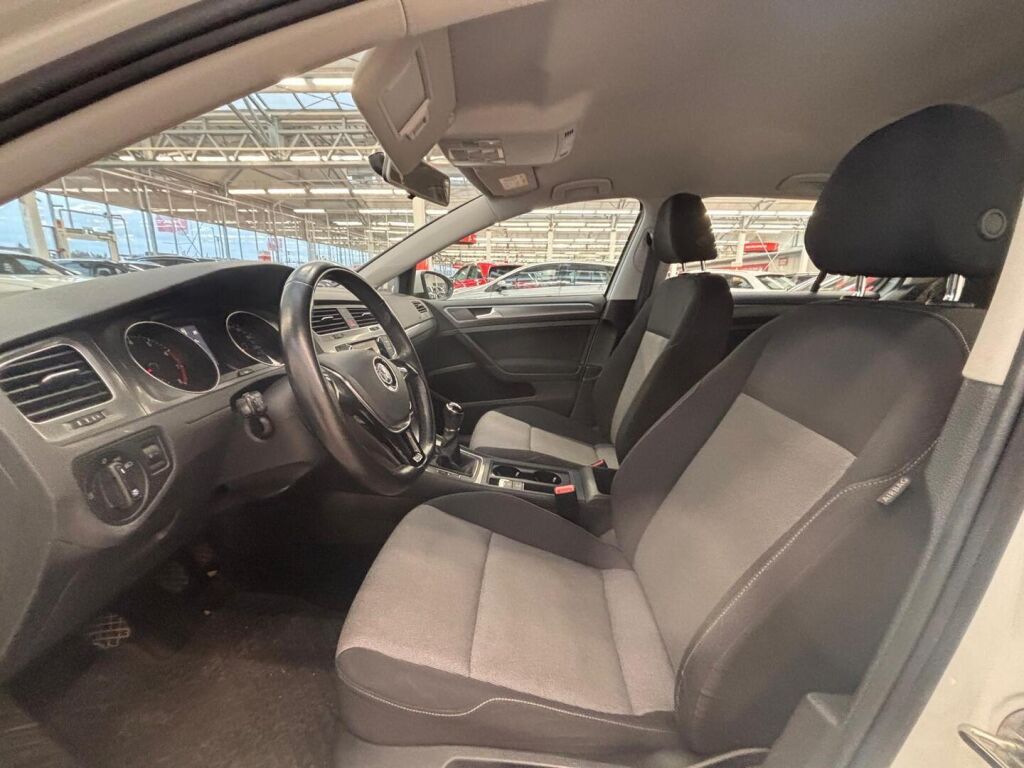 Volkswagen Golf 2017 Valkoinen