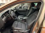 Volkswagen Passat 2016 Keltainen