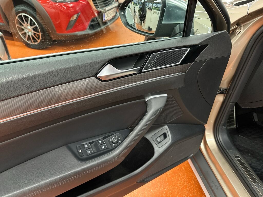 Volkswagen Passat 2016 Keltainen