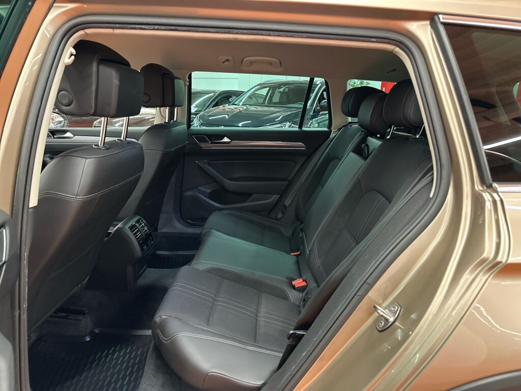 Volkswagen Passat 2016 Keltainen