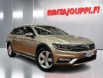 Volkswagen Passat 2016 Keltainen