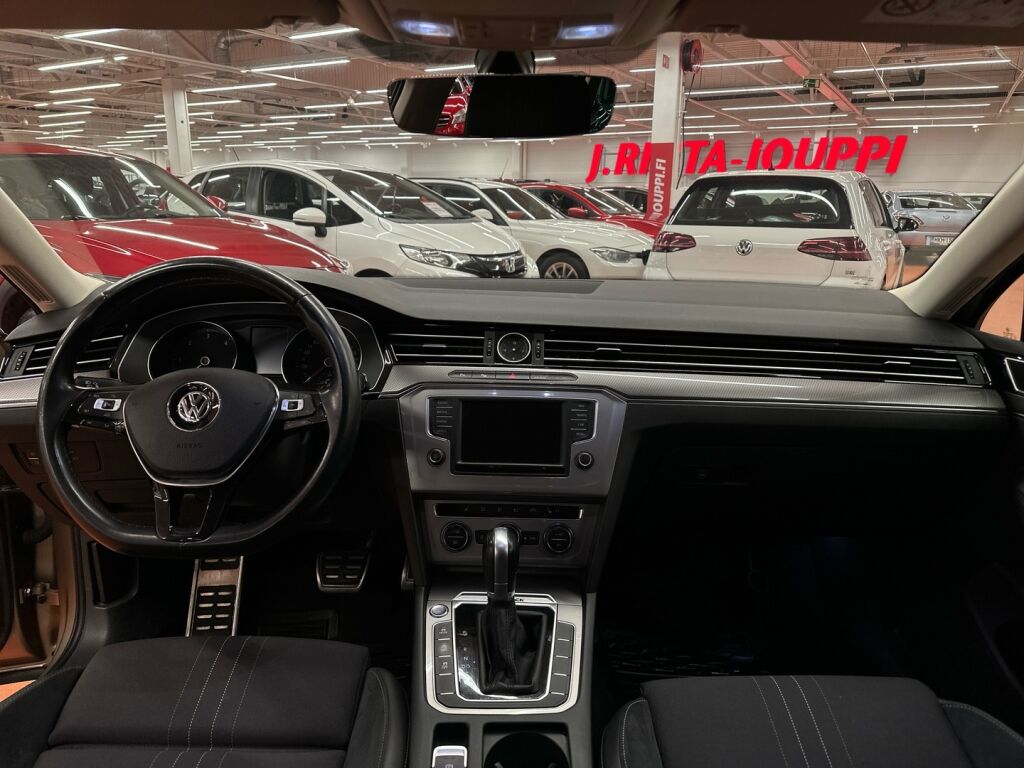 Volkswagen Passat 2016 Keltainen