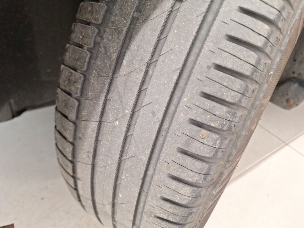 Peugeot 308 2018 Punainen