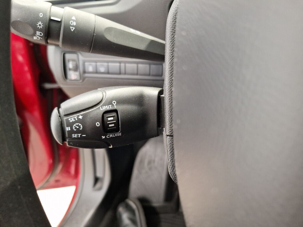 Peugeot 308 2018 Punainen