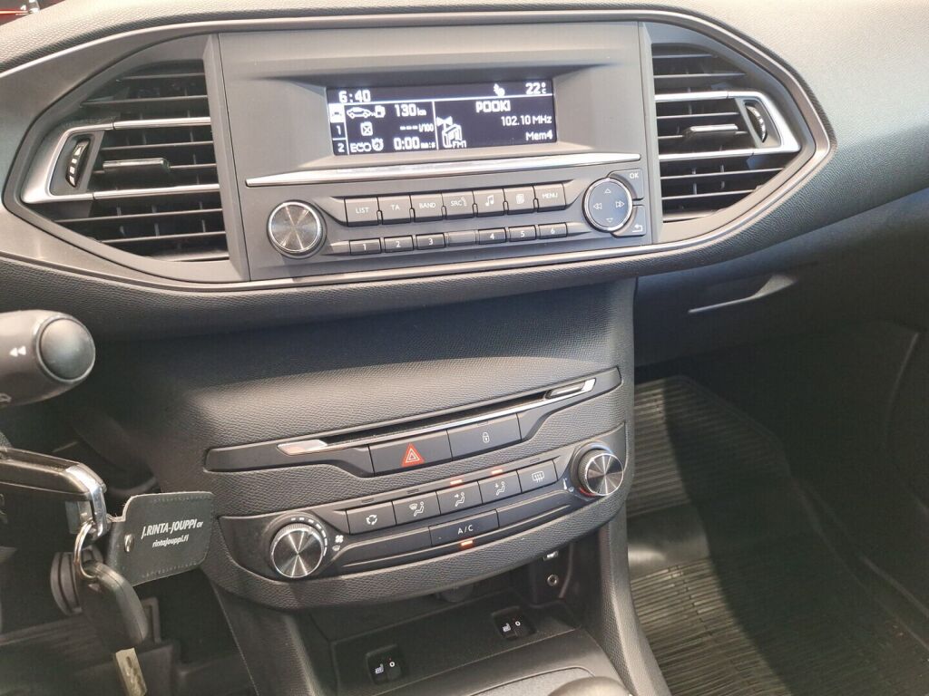 Peugeot 308 2018 Punainen