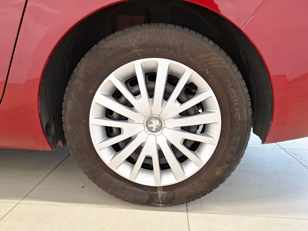 Peugeot 308 2018 Punainen