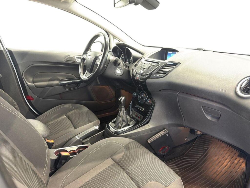 Ford Fiesta 2016 Valkoinen