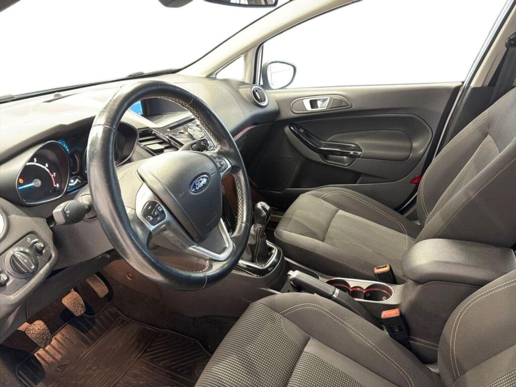 Ford Fiesta 2016 Valkoinen