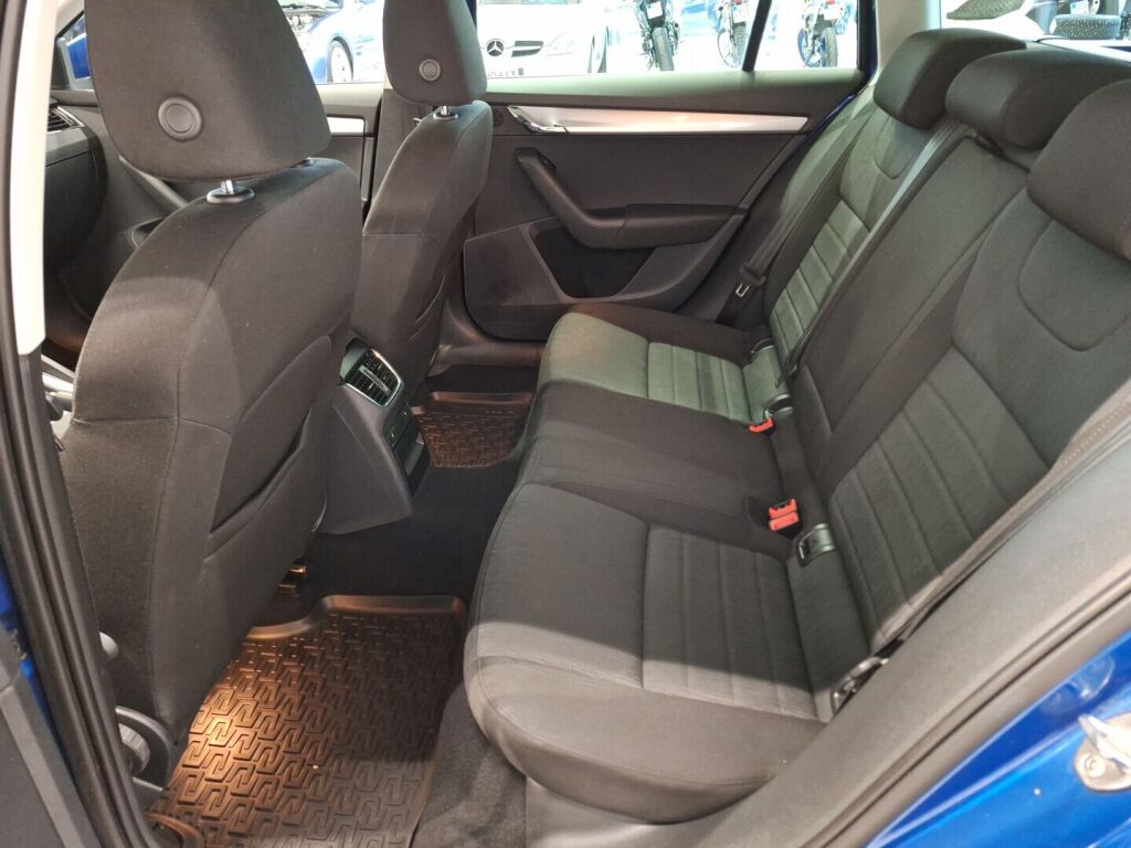 Skoda Octavia 2016 Sininen