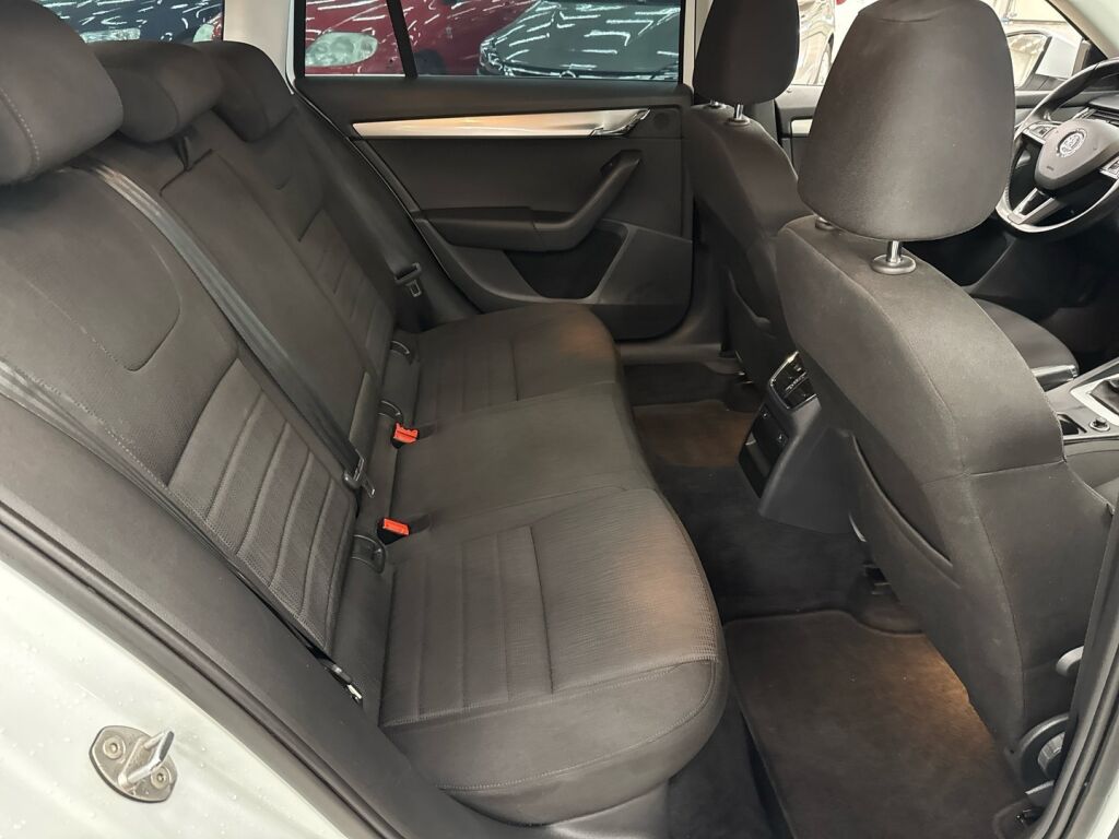 Skoda Octavia 2016 Valkoinen
