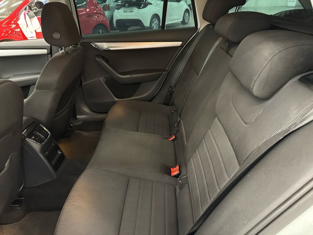 Skoda Octavia 2016 Valkoinen