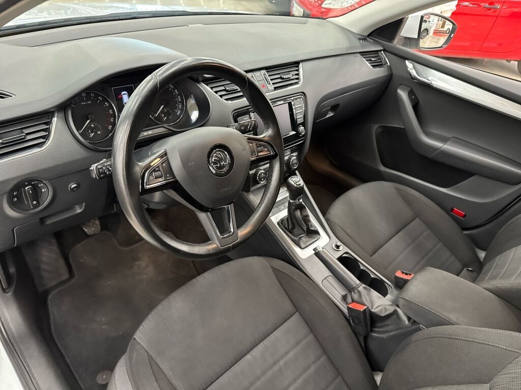Skoda Octavia 2016 Valkoinen