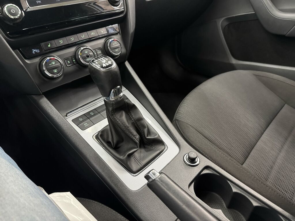 Skoda Octavia 2016 Valkoinen
