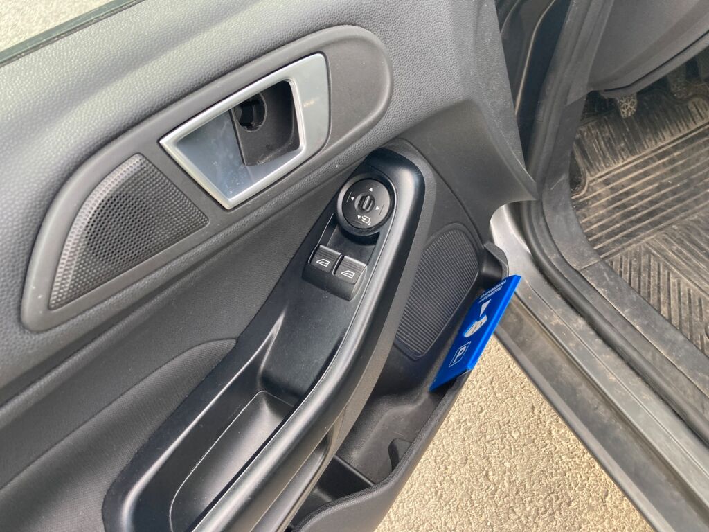 Ford Fiesta 2016 Metallinhohto Harmaa (Magnetic)