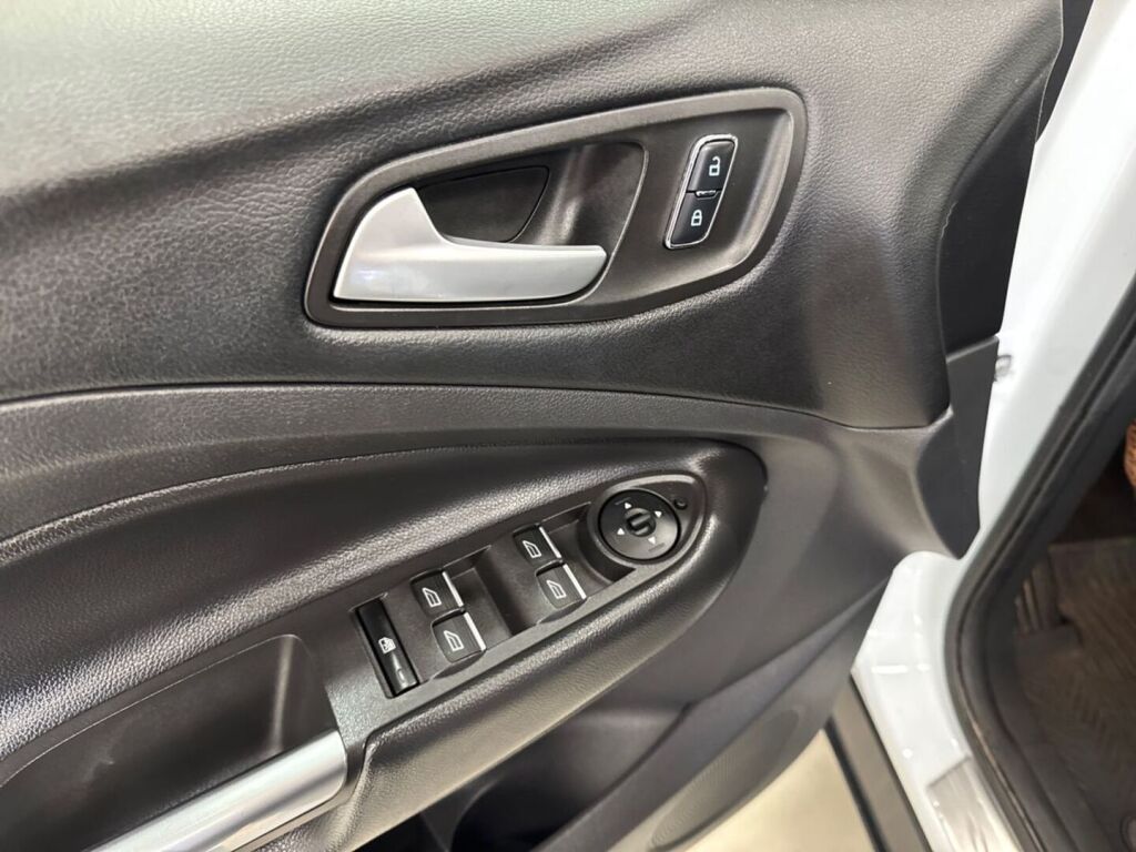 Ford Kuga 2016 Valkoinen