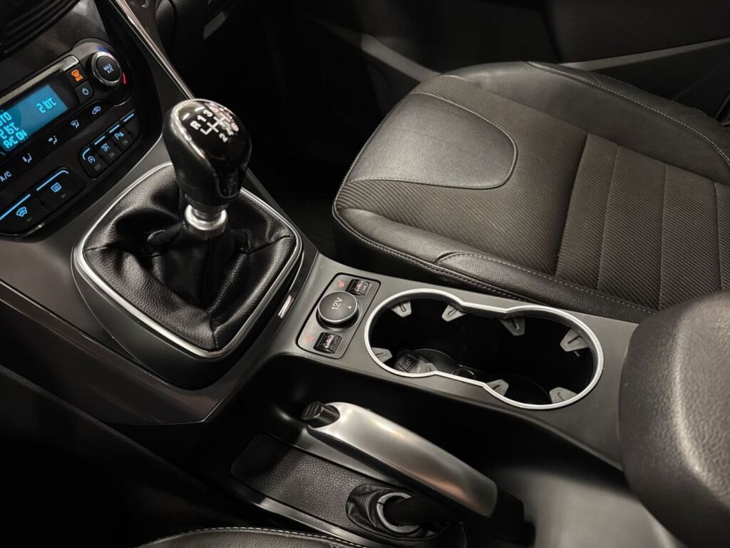 Ford Kuga 2016 Valkoinen
