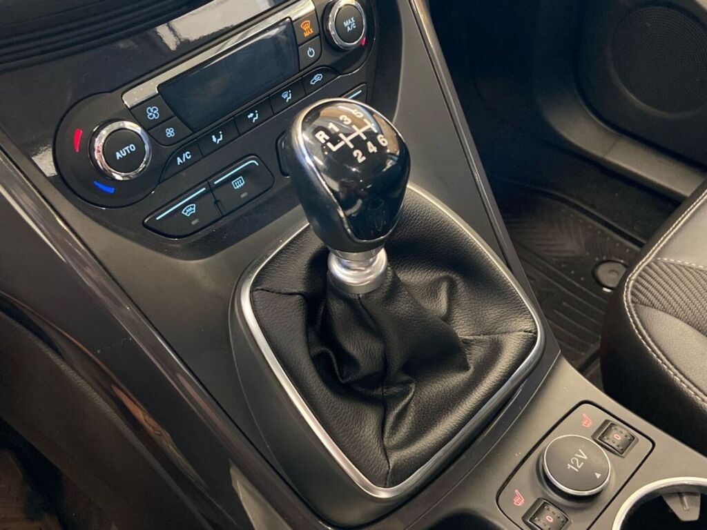 Ford Kuga 2016 Valkoinen