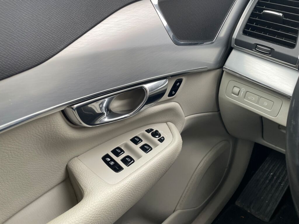 Volvo XC90 2017 Ruskea (beige)