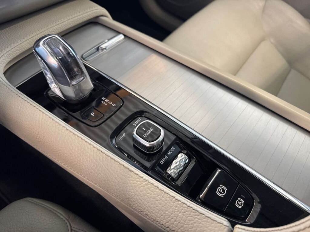 Volvo XC90 2017 Ruskea (beige)