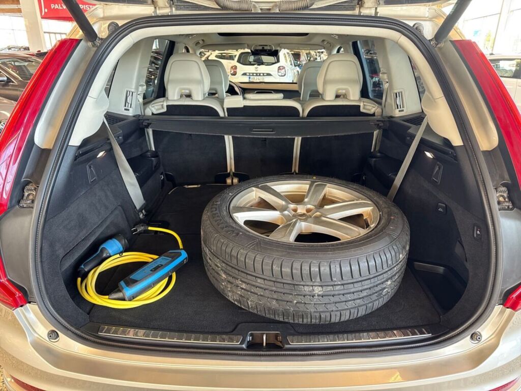 Volvo XC90 2017 Ruskea (beige)