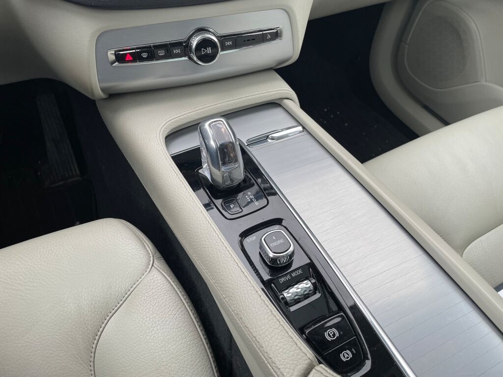 Volvo XC90 2017 Ruskea (beige)