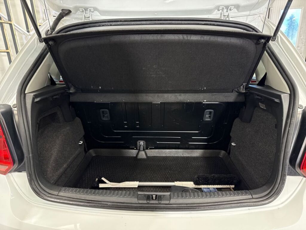 Volkswagen Polo 2016 Valkoinen