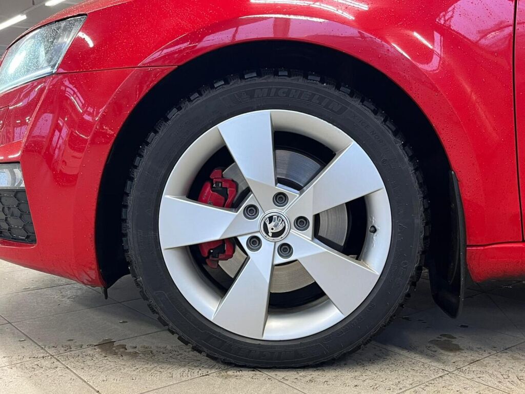 Skoda Octavia 2016 Punainen