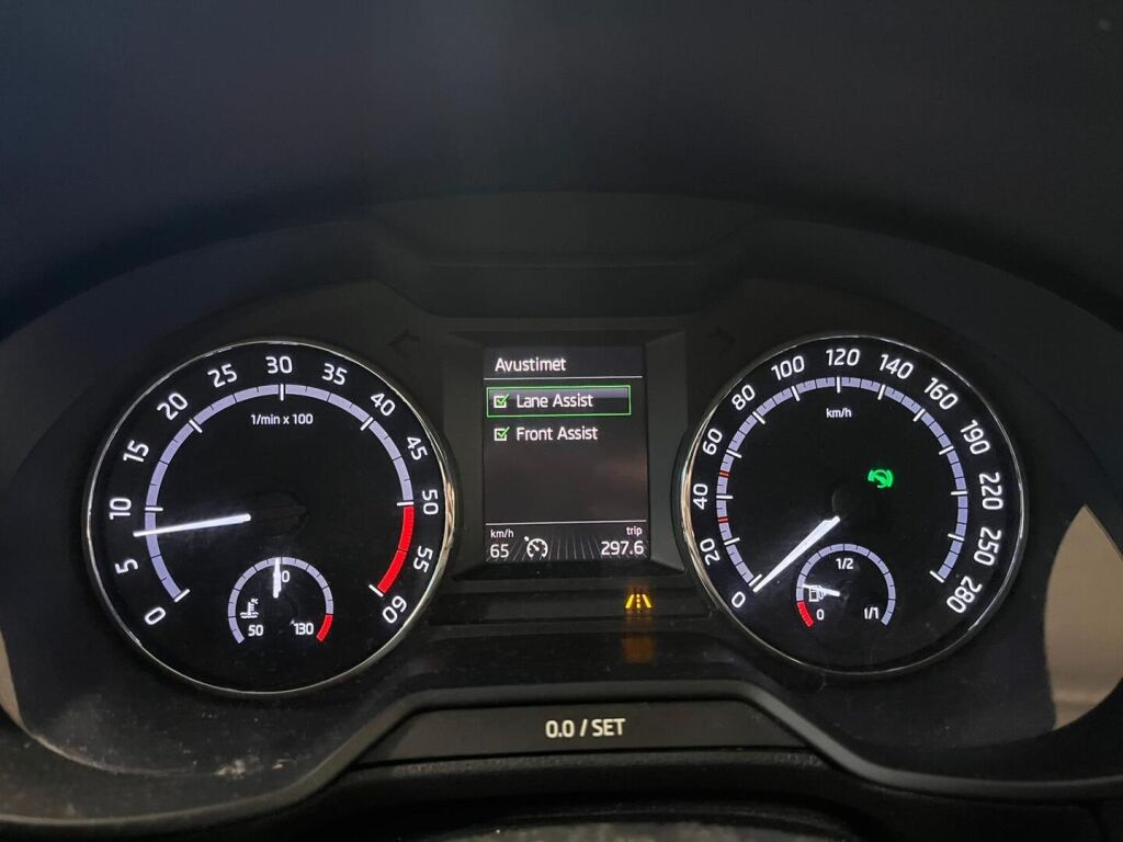 Skoda Octavia 2016 Punainen