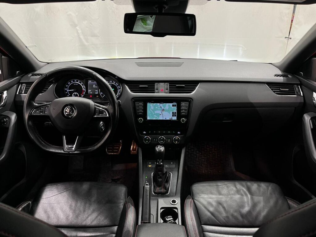 Skoda Octavia 2016 Punainen