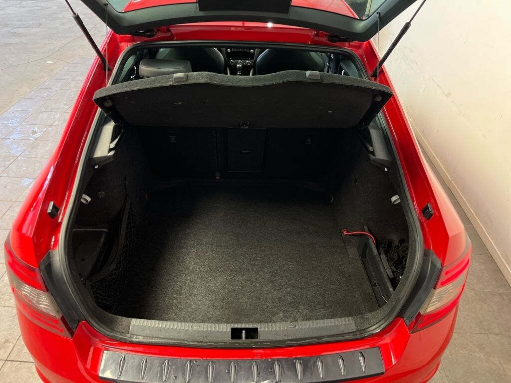 Skoda Octavia 2016 Punainen