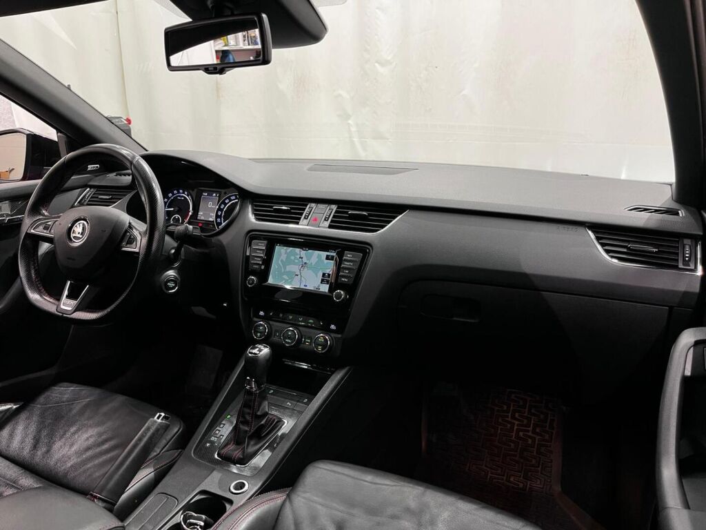 Skoda Octavia 2016 Punainen