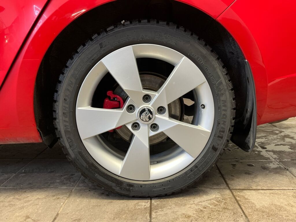 Skoda Octavia 2016 Punainen