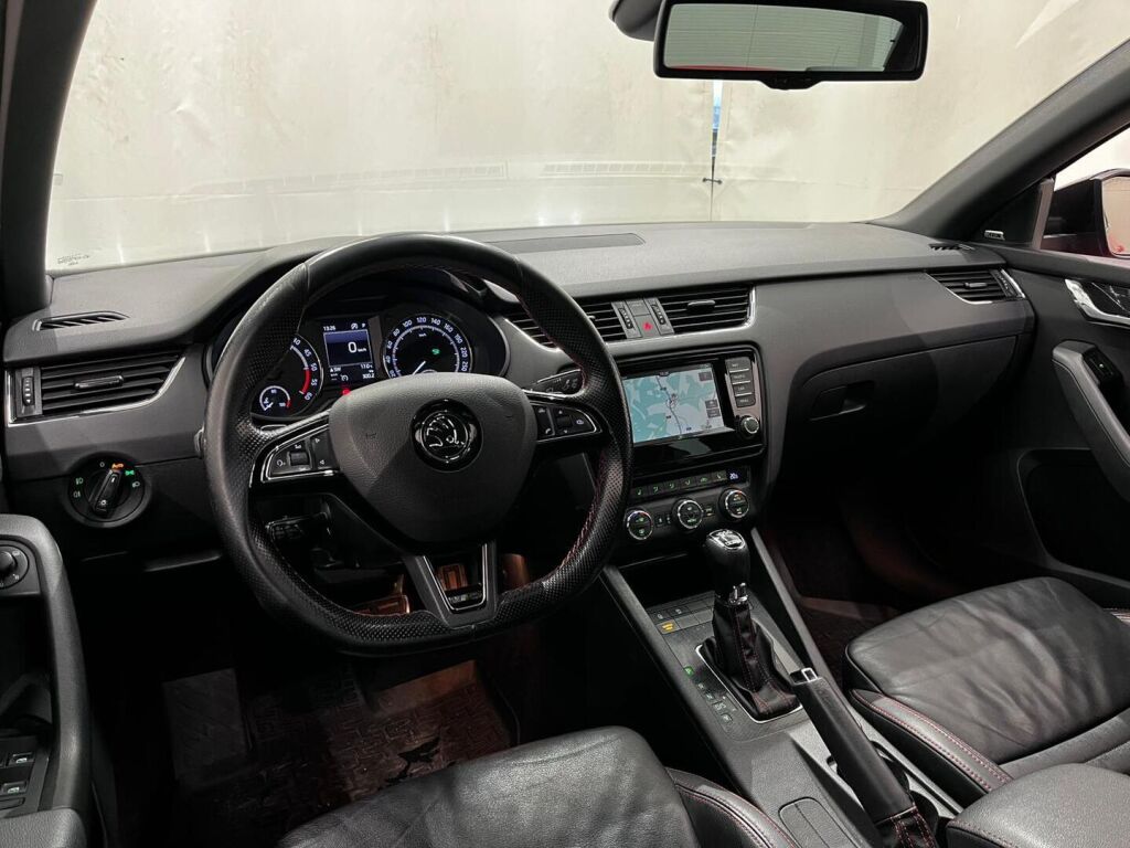 Skoda Octavia 2016 Punainen