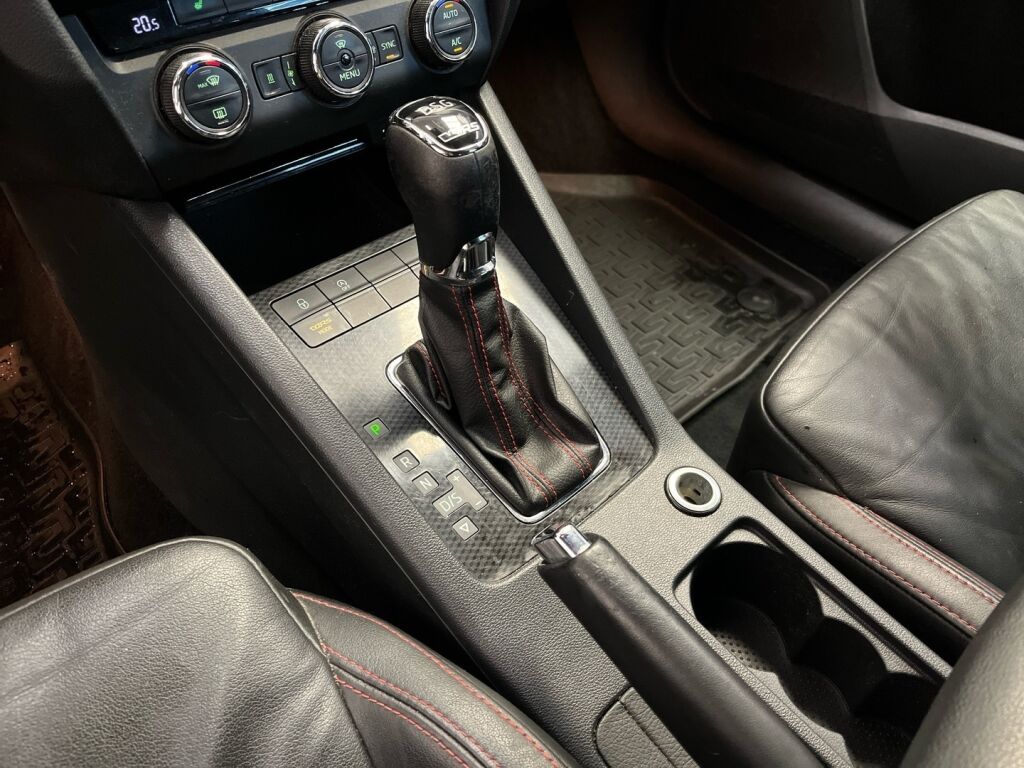 Skoda Octavia 2016 Punainen