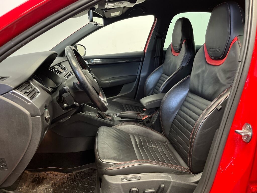 Skoda Octavia 2016 Punainen