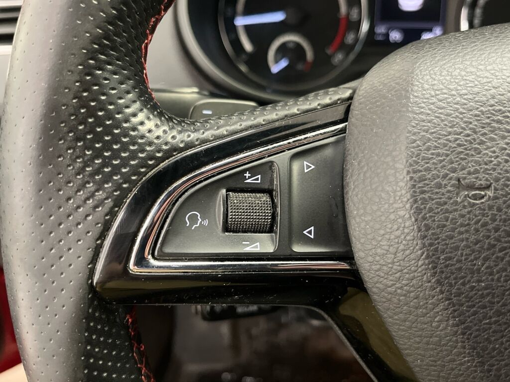 Skoda Octavia 2016 Punainen