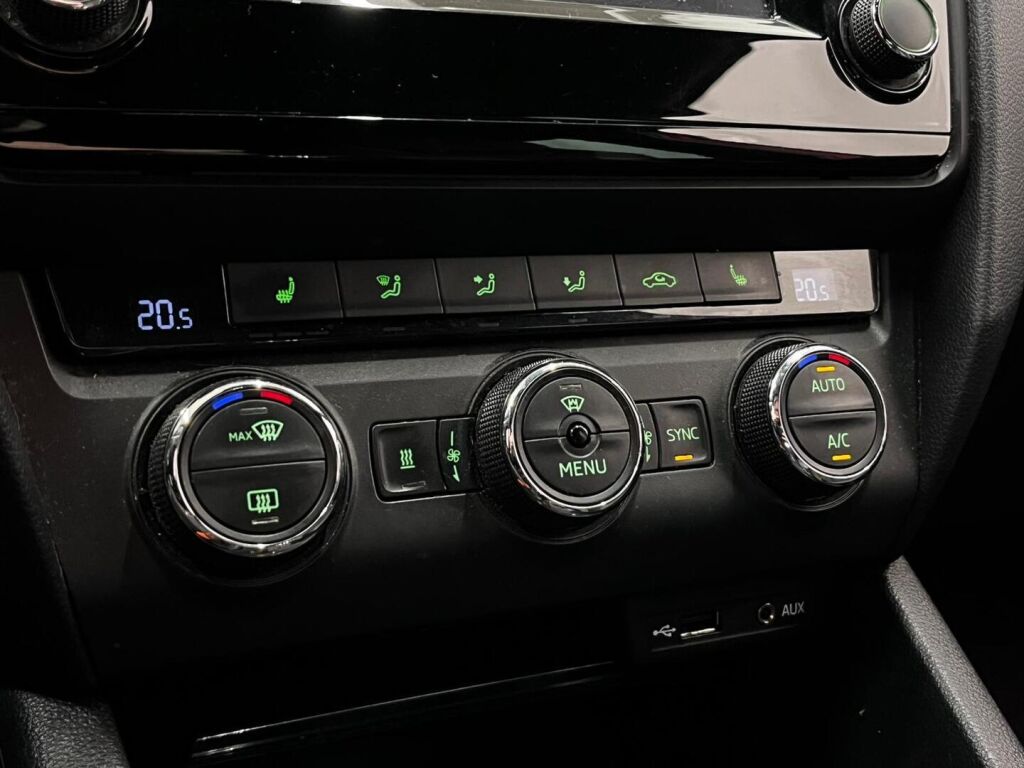 Skoda Octavia 2016 Punainen