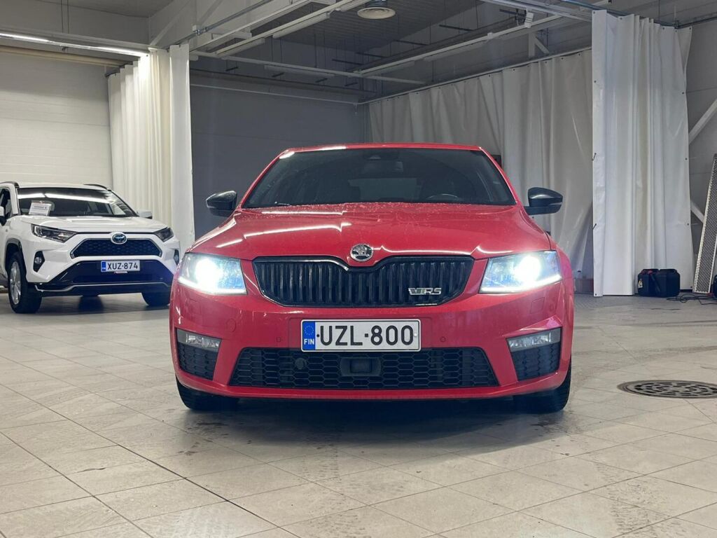 Skoda Octavia 2016 Punainen