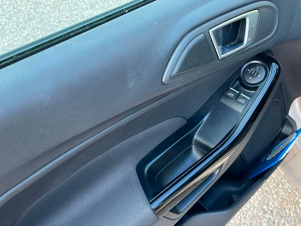 Ford Fiesta 2017 Ruskea (beige)
