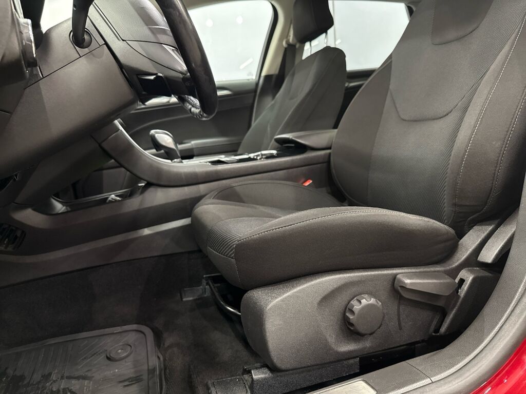 Ford Mondeo 2016 Punainen