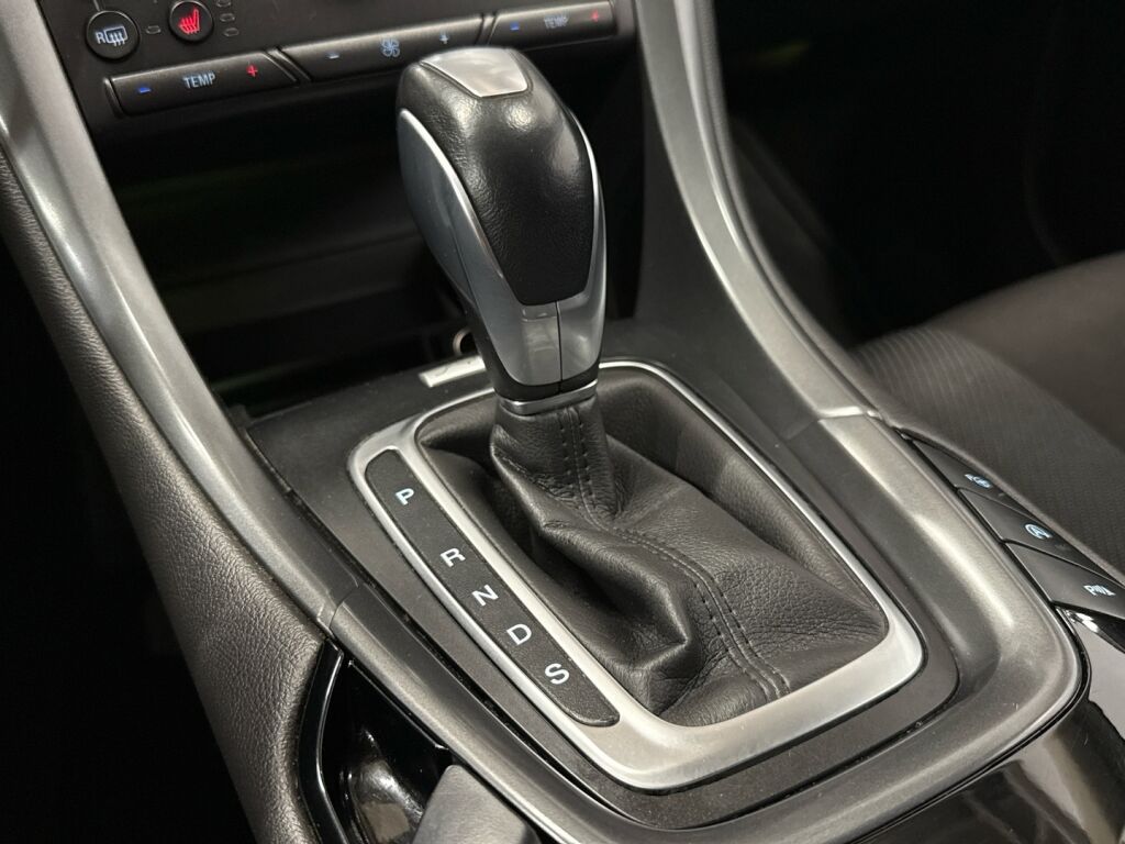 Ford Mondeo 2016 Punainen