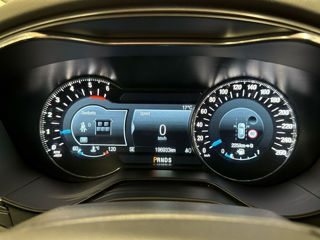 Ford Mondeo 2016 Punainen