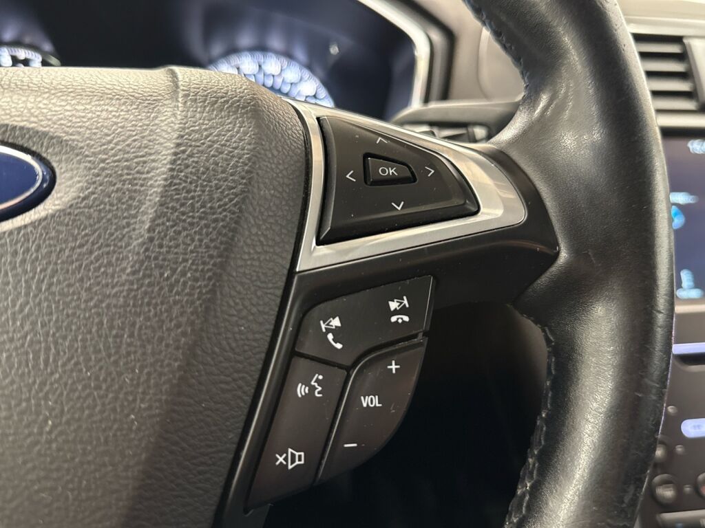 Ford Mondeo 2016 Punainen