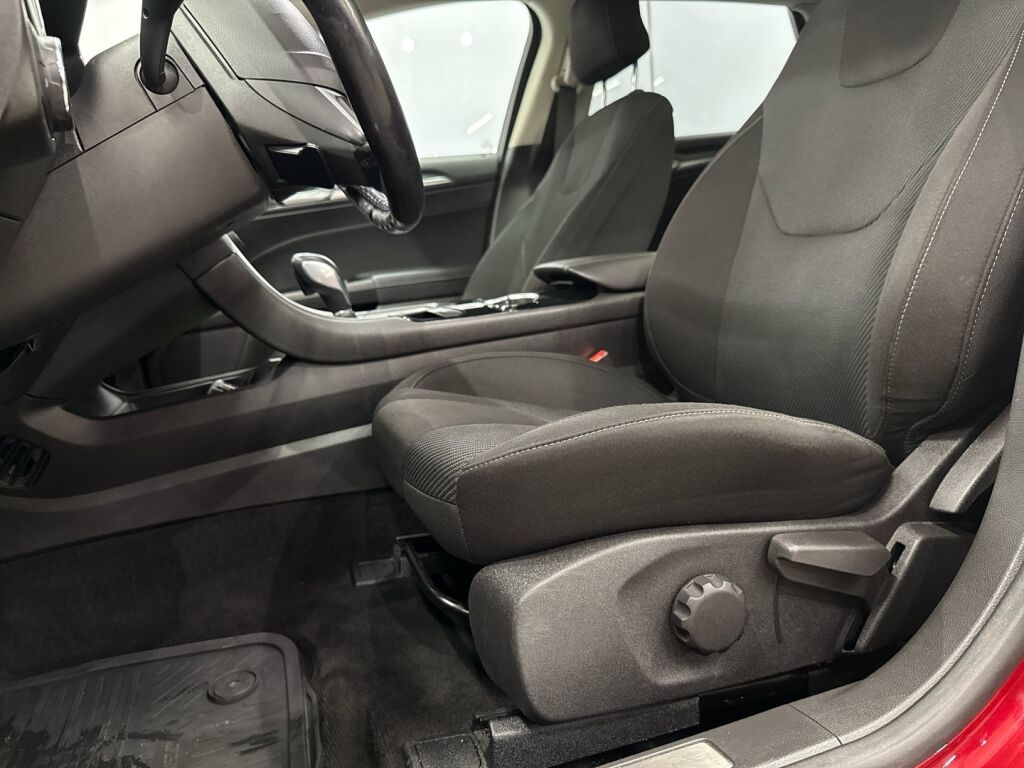 Ford Mondeo 2016 Punainen