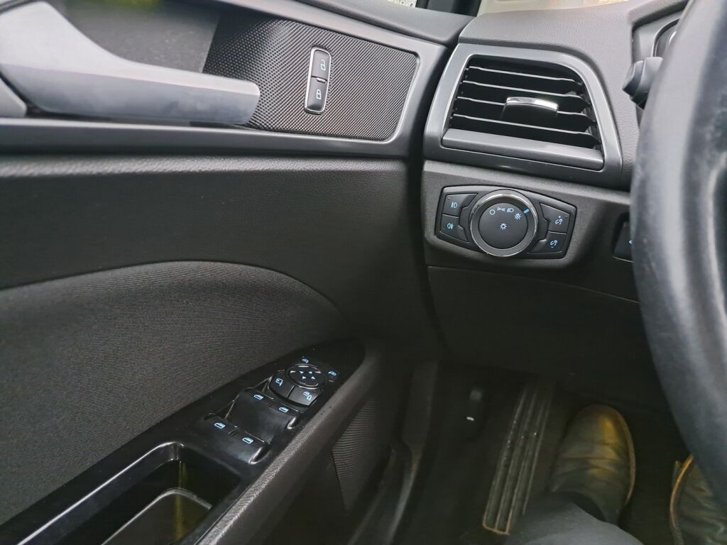 Ford Mondeo 2016 Punainen