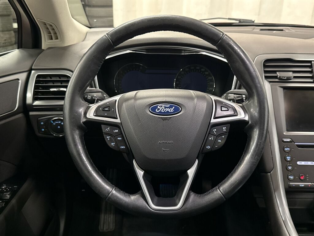 Ford Mondeo 2016 Punainen